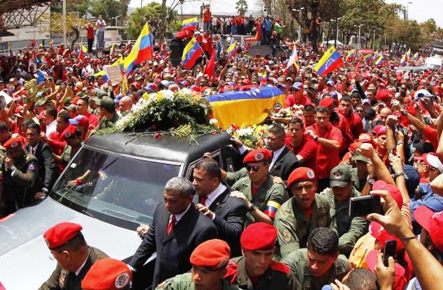 Puluhan Ribu `Chavistas` Iringi Peti Jenazah Hugo Chavez